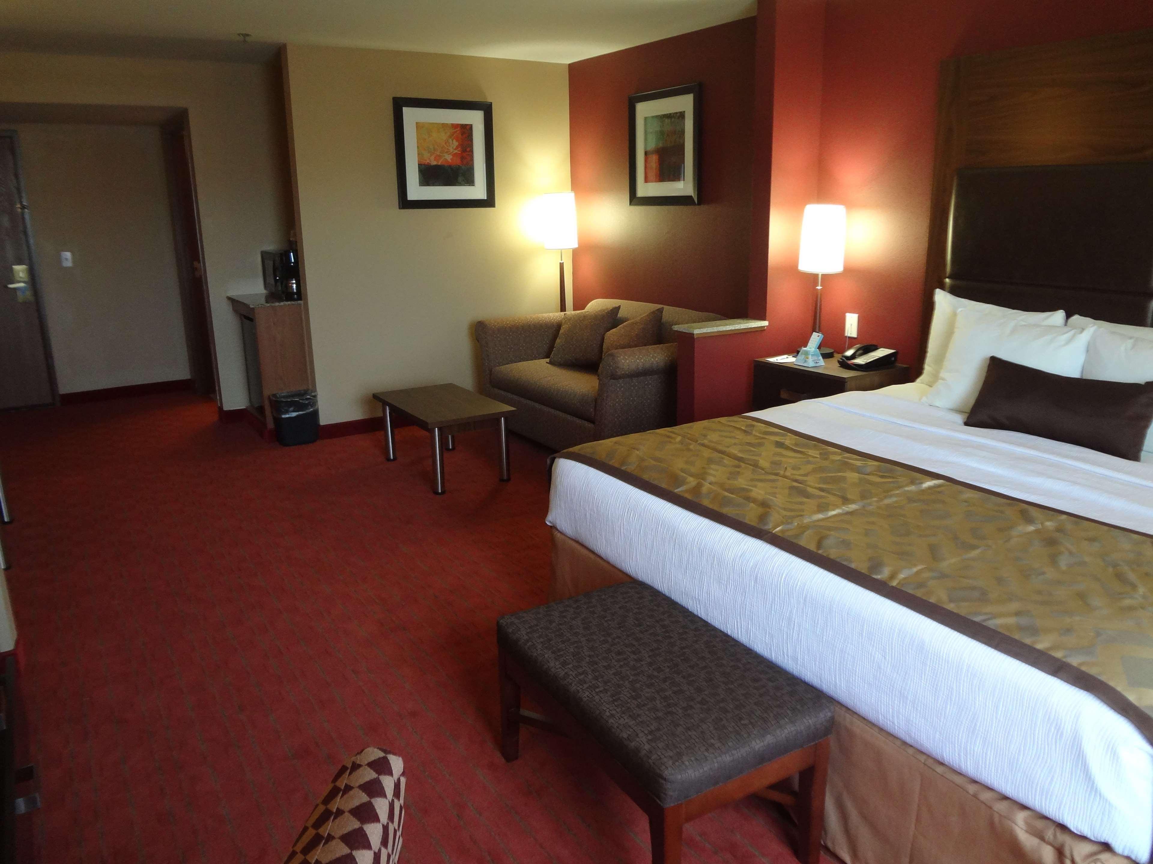 Best Western Plus Tulsa Woodland Hills Hotel And Suites Room photo