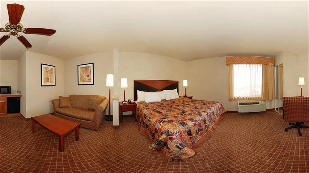 Best Western Plus Tulsa Woodland Hills Hotel And Suites Room photo