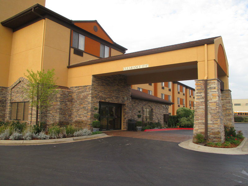 Best Western Plus Tulsa Woodland Hills Hotel And Suites Exterior photo